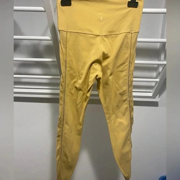 Nike Dri Fit yoga 3/4 crop legging - Picture 3 of 6